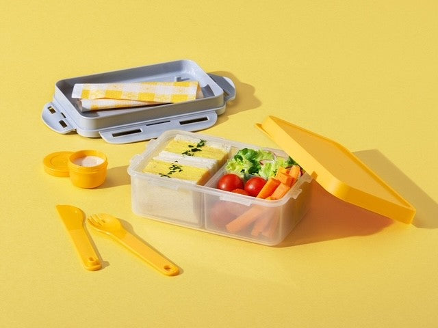 صندوق غداء لوك آند لوك تو جو مكون من 3 أقسام سعة 1.0 لتر (صندوق أدوات المائدة والصلصة) أصفر